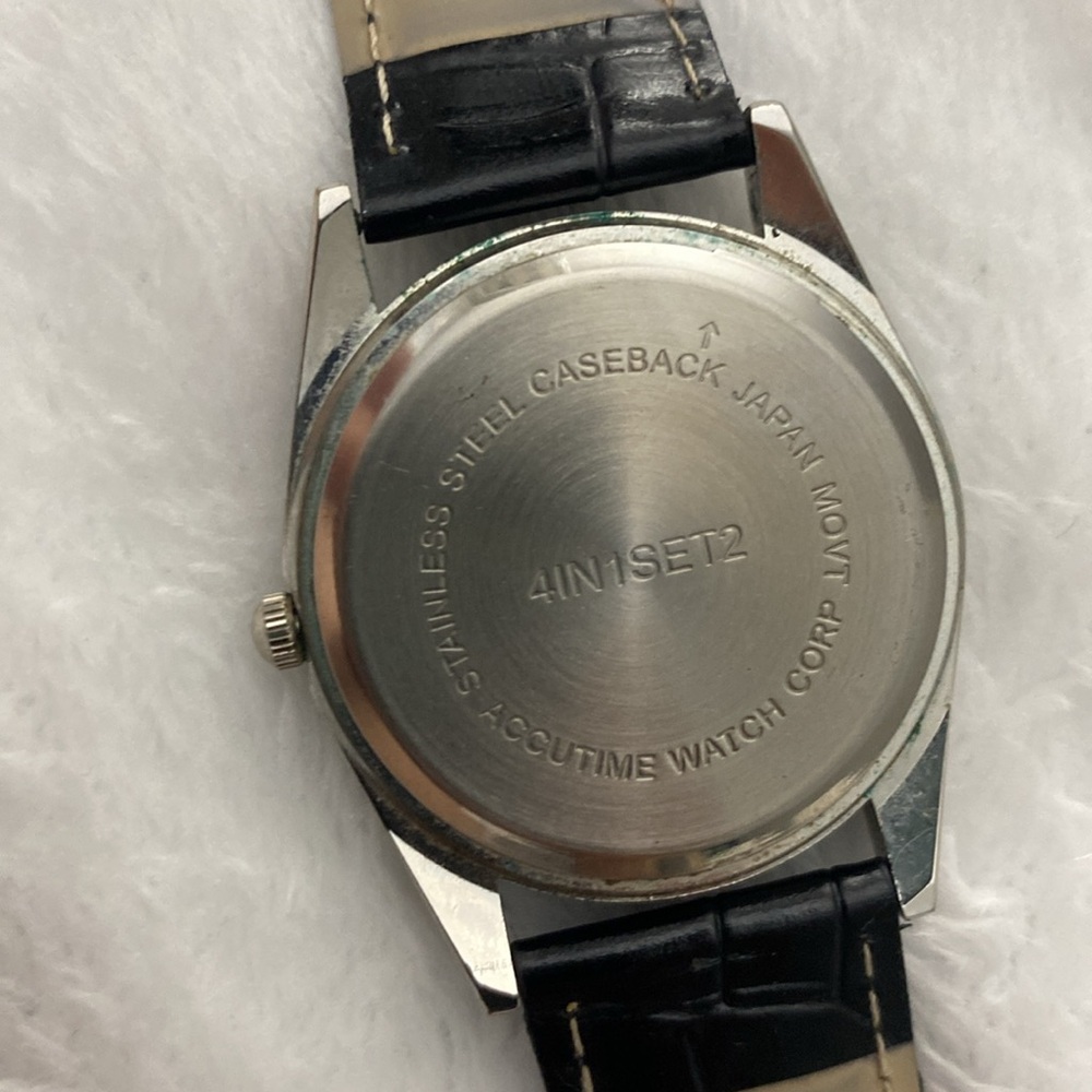 Novelle Quartz black and silver watch - Picture 9 of 15